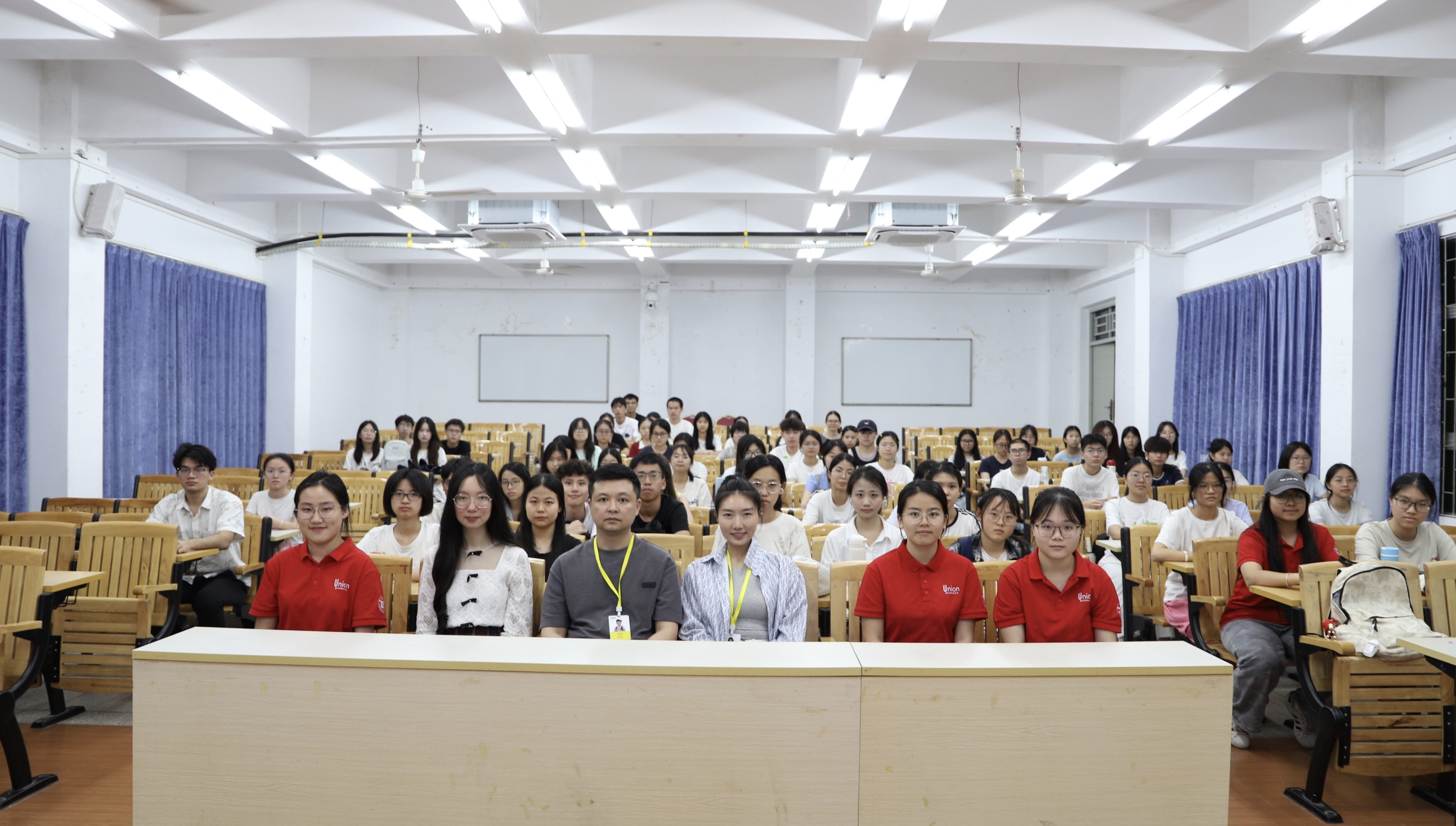 学习部四六级模拟考讲座现场合影