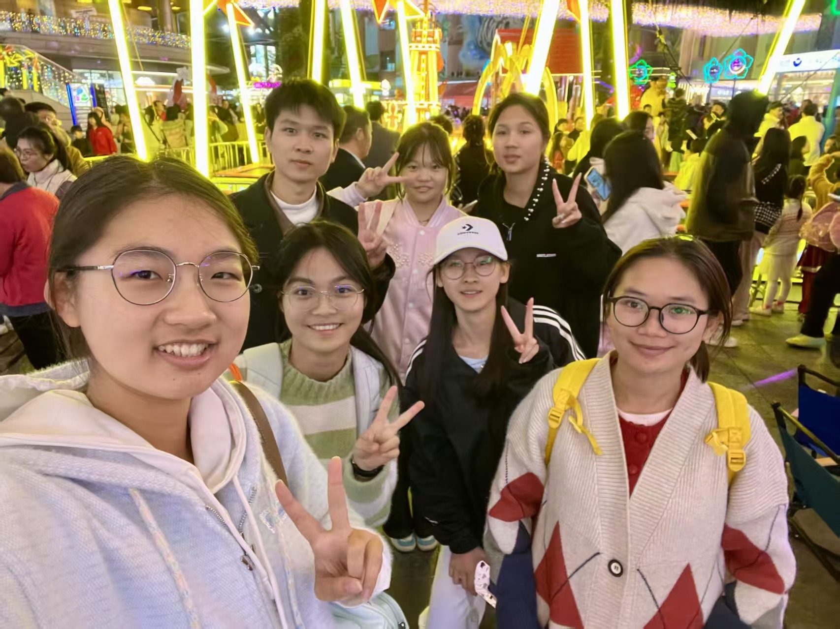 联络发展部成员合影